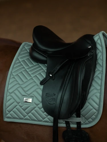 czaprak ujeżdżeniowy miętowy equestrian stockholm  (1).webp