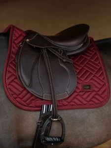 Czaprak Modern Bordeaux Jump Equestrian Stockholm