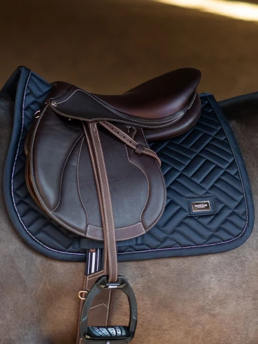 czaprak skokowy granatowy equestrian stockholm  (2).webp