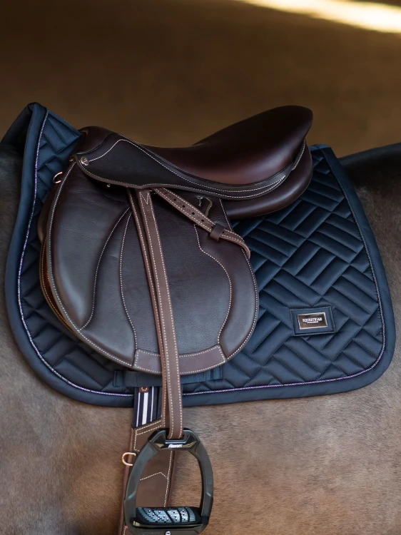 czaprak skokowy granatowy equestrian stockholm  (2).webp