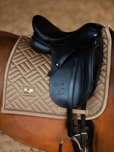 czaprak ujeżdżeniowy beżowy equestrian stockholm  (1).webp