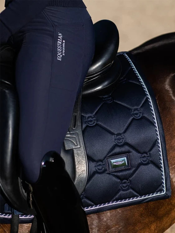czaprak ujeżdżeniowy granatowy midnight blue equestrian stockholm  (1).webp