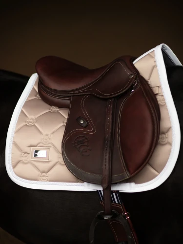 czaprak beżowym skokowy equestrian stockholm  (1).webp