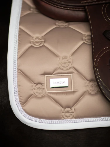 czaprak beżowym skokowy equestrian stockholm  (2).webp