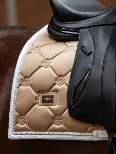 czaprak ujeżdżeniowy beżowy equestrian stockholm  (1).webp