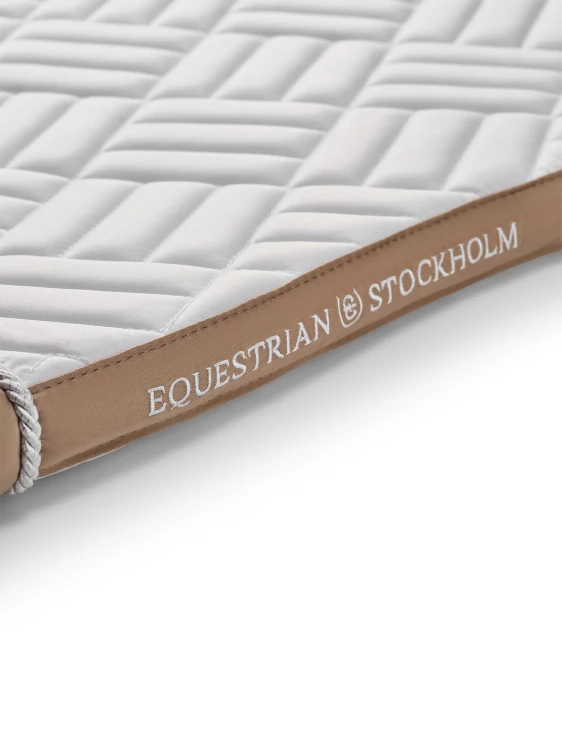 czaprak skokowy biały beżowy equestrian stockholm  (4).webp