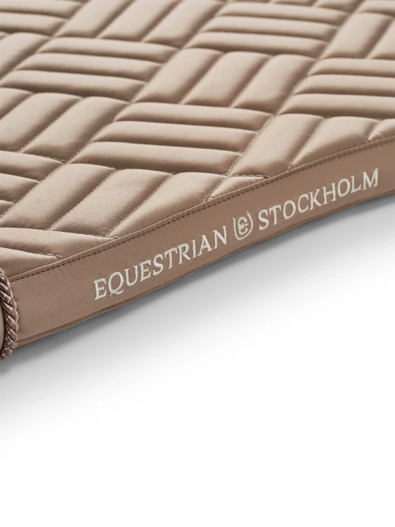 czaprak ujeżdżeniowy beżowy sand equestrian stockholm  (4).webp