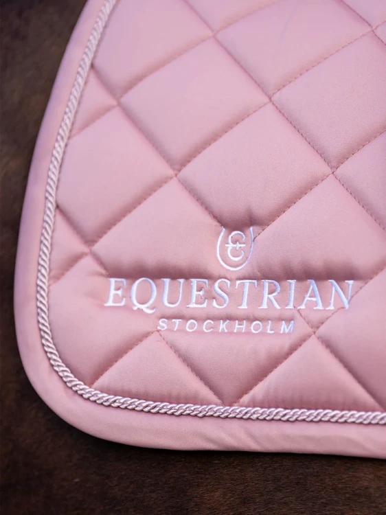 czaprak skokowy różowy equestrian stockholm  (9).webp