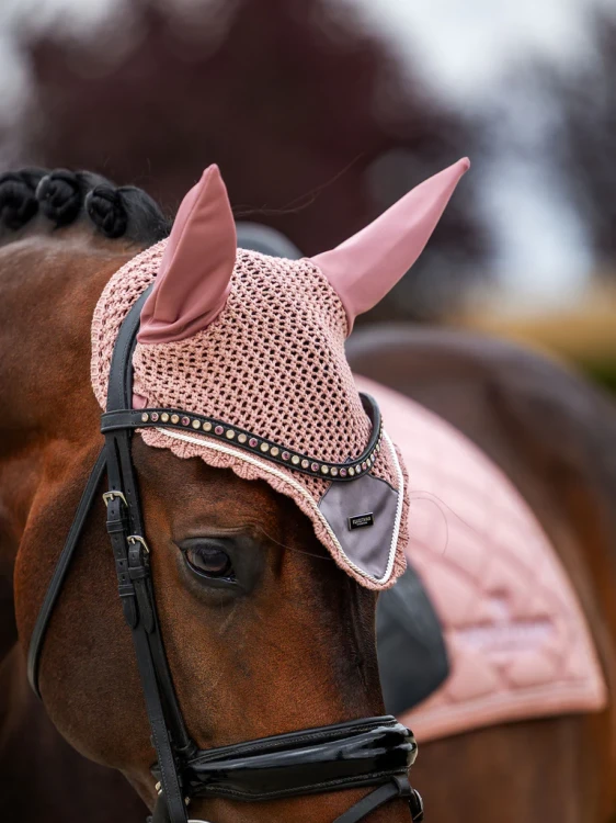 czaprak ujeżdżeniowy różowy equestrian stockholm  (3).webp