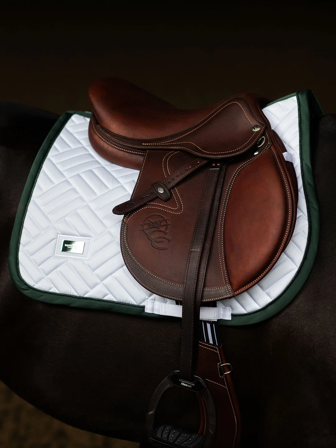 czaprak skokowy biały zielony sycamore equestrian stockholm  (1).webp