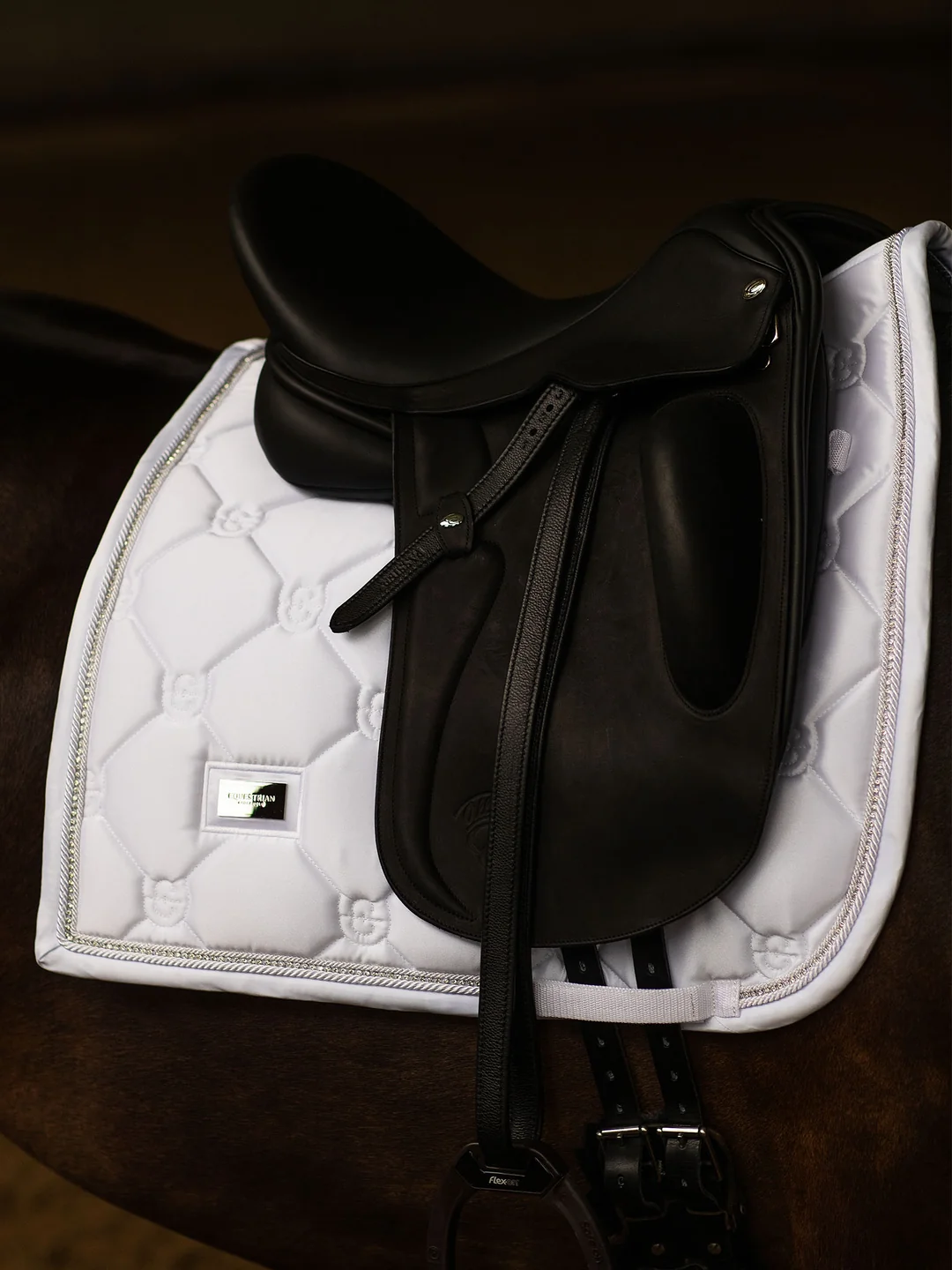 czaprak biały krzyształki equestrian stockholm  (1).webp
