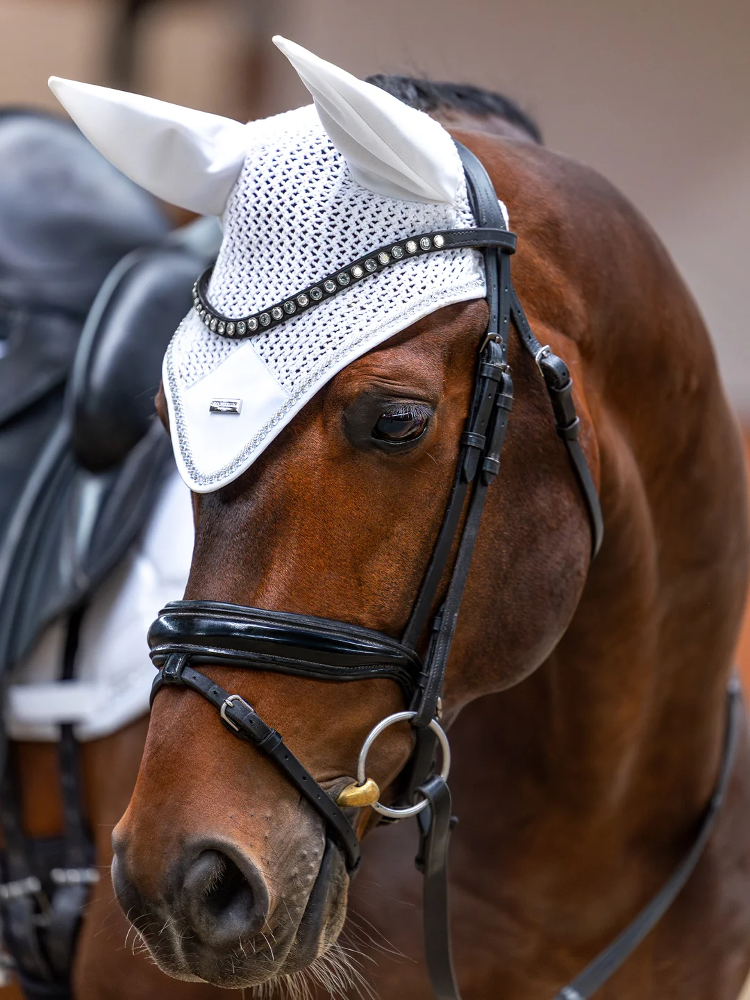 nauszniki białe kryształki equestrian stockholm  (1).webp