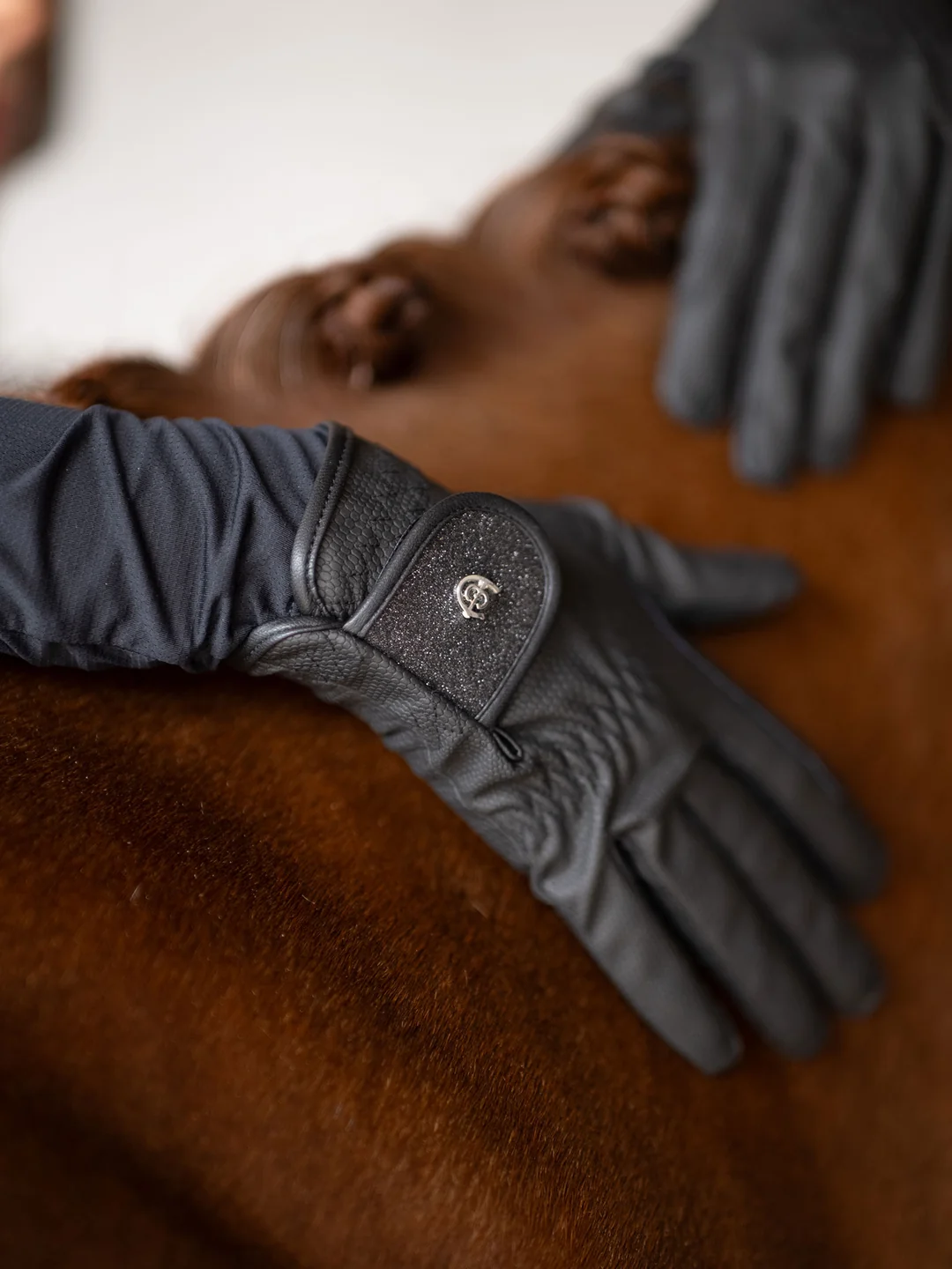 rekawiczki czarne glimmer equestrian stockholm  (1).webp