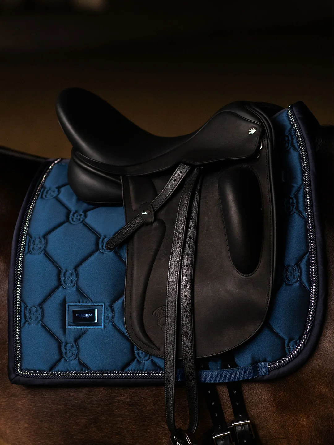 czaprak granatowy kryształki ujeżdżeniowy equestrian stockholm  (2).webp